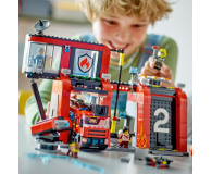 LEGO City 60414 Remiza strażacka z wozem strażackim - 1205487 - zdjęcie 8